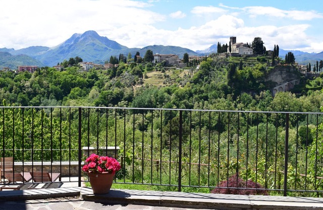 Spectacular View over Barga