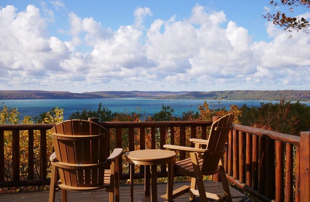 SPECTACULAR VIEWS - Glen Lake, Lake MI, Sleeping Bear Point, Glen Arbor getaway