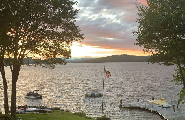 Spectacular Winnipesaukee Waterfront, Amazing Lake and Mountain Views, Huge Deck