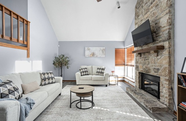 Speedway Retreat | Ideal for Families & Pets