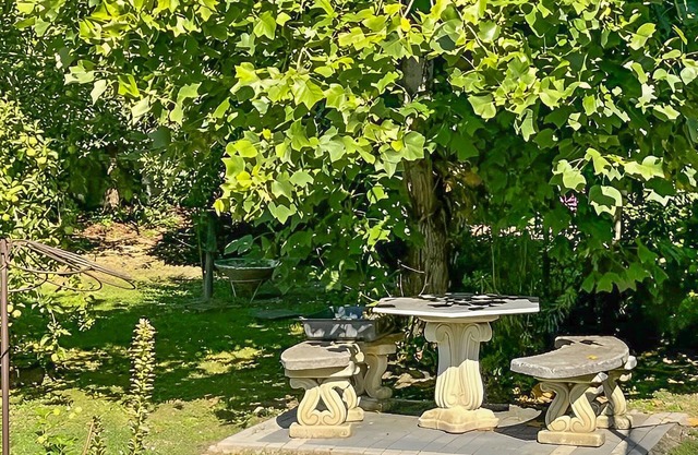 Spend a relaxing holiday in nature in this holiday apartment.