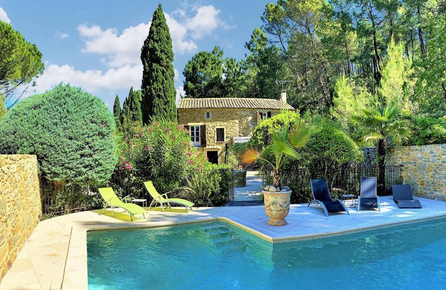 Spend a wonderful vacation with the family in this comfortable pool holiday home.