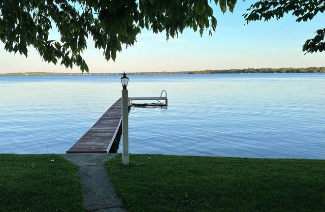 Spend Your Best Family Vacation by the Lake This Summer at our Cozy Cottage.