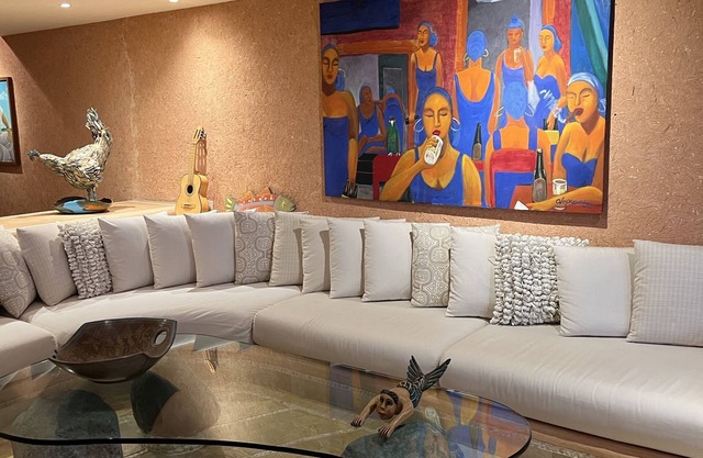 Spend your days and nights gazing over La Ropa from La Casa Que Ve al Mar.