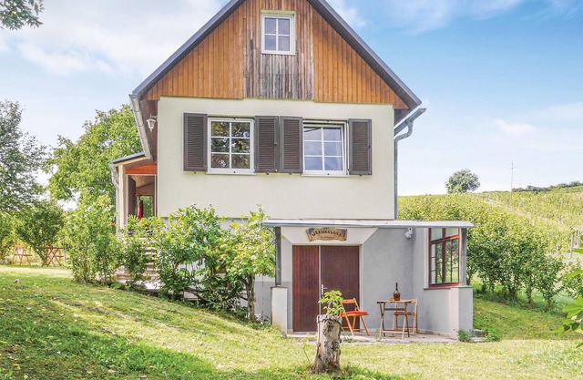 Spend your vacation in the middle of the vineyards of Austria's sunniest region, the southern Burgen