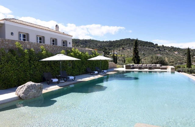 Spetses villa with pool and breathtaking views