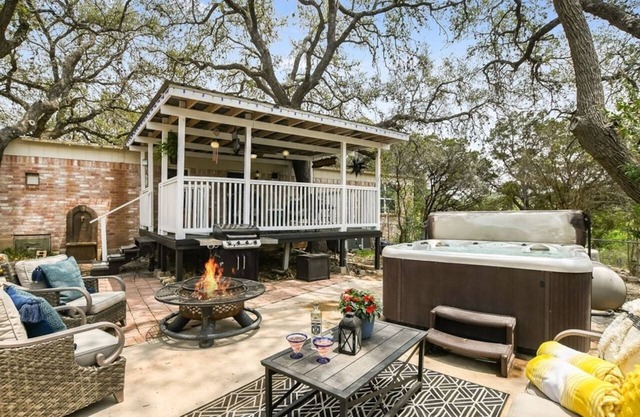 Spicewood, Lake Travis, Pedernales, Hot Tub, Fire Pit, Porch Swing