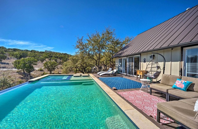 Spicewood Vacation Rental w/Infinity Pool!