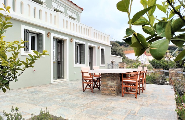 "spiti" Sea View Neoclassical Apartment in Stenies