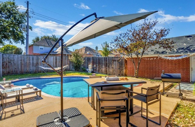 Splash & Play Hideaway: Pool House + Game Room/Gym