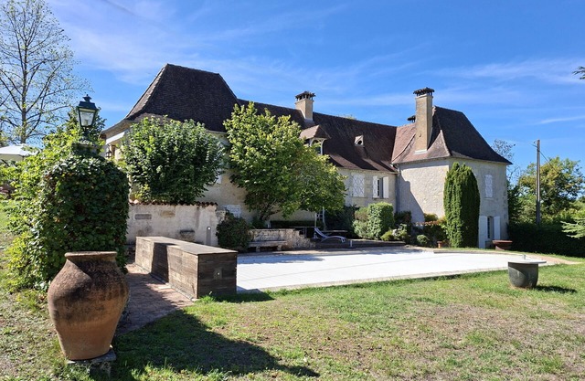 Splendid 17th century manor house with park. Ideal for family stays.