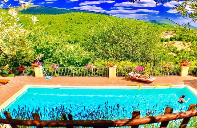 Spoleto Splash/slps 18/24, private village/5 cottages, exc pool, private ground