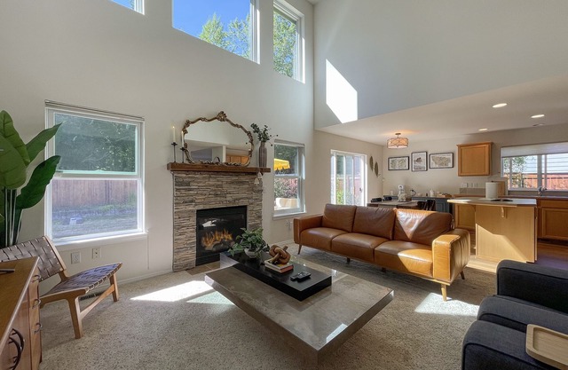 Spotless Modern Spacious 1 min to Hurricane Ridge entrance Patio Family friendly