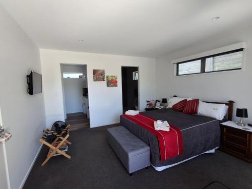 Spring Special, Studio on Hugoway, Papamoa Beach