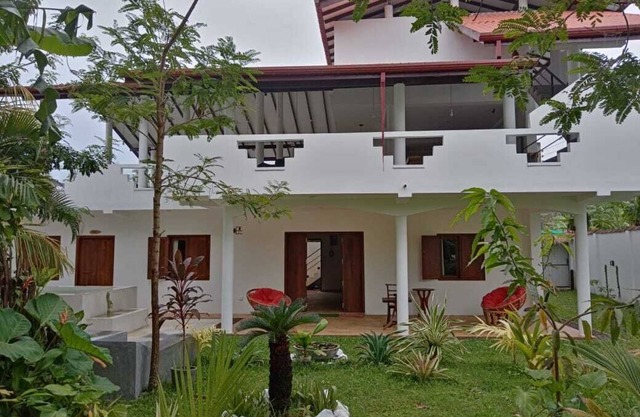 Sri Lanka Surf Villa with jacuzzi