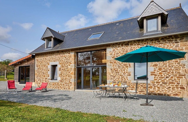 Stunning private villa for 6 people with WIFI, TV, terrace, pets allowed and parking