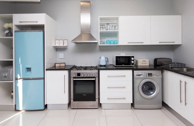 St Georges Apartment - Modern, Secure, Spotless