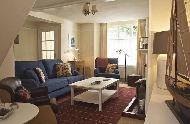 ST LEONARDS, family friendly, country holiday cottage in Salcombe