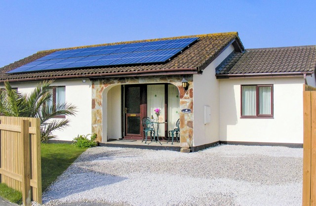 St Merryn Park has its own bar and restaurant, and tennis courts.