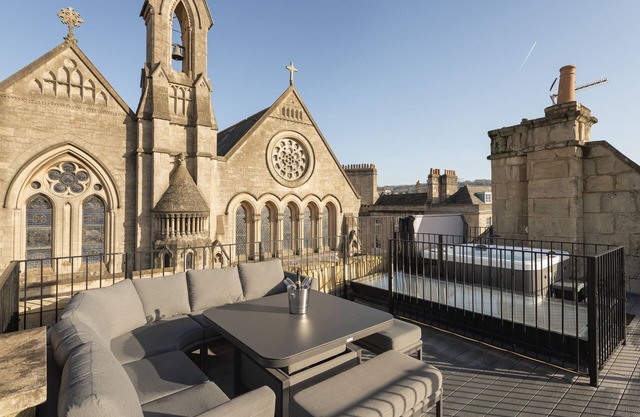 St Paul's House - City Centre Townhouse with roof terrace