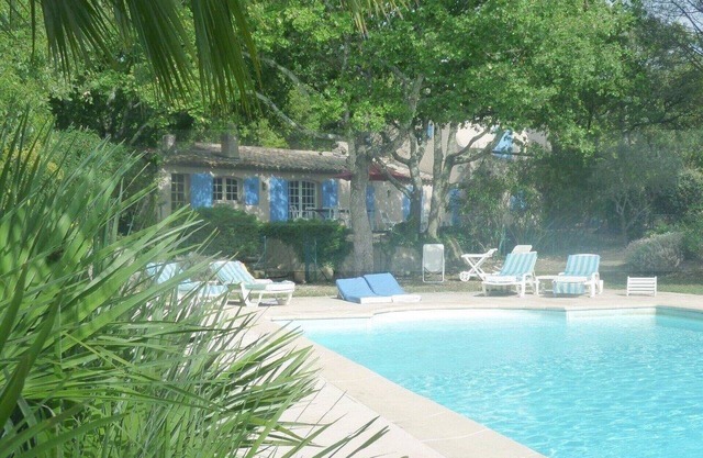 St-Tropez peninsula, 6 bedrooms with large pool