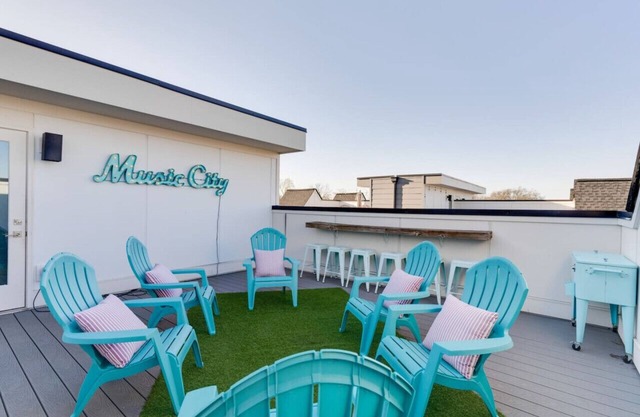 Stage-Side Stay Near Opry Rooftop 8 Guests!