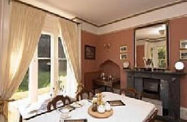 Standard Double Private Bathroom Peach Room at Burcombe Manor