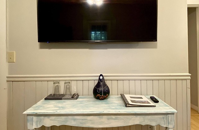 Standard Guest Room (Main) - Barefoot Hills - North Georgia Mountains