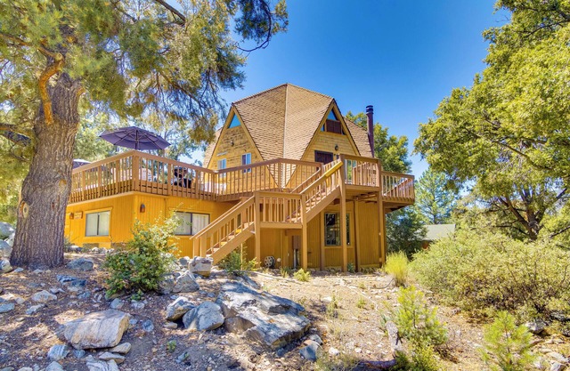'Star House' Unique Home w/360 Mountain Views!