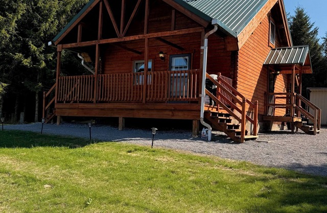 Star Lodge — Cozy Secluded Cabin, 20 Minutes from Ellicottville