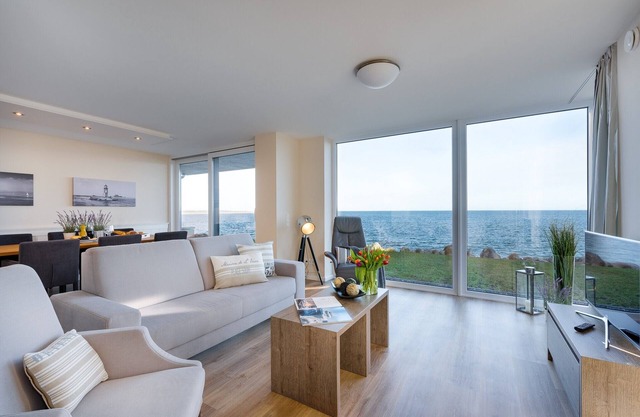 StarBoard: Baltic Sea vacation apartment with Baltic Sea view, two terraces, sauna & fireplace.