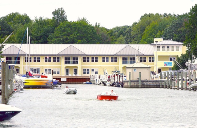 Staterooms 2N, Waterside View, heated pool, near Holland State Park Beach