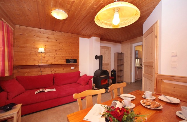 Staudi's ski hut Top11 in hut style directly on the piste Wood-burning stove