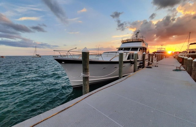 Stay Aboard Luxurious Classic 76ft Motor Yacht "FantaSea"