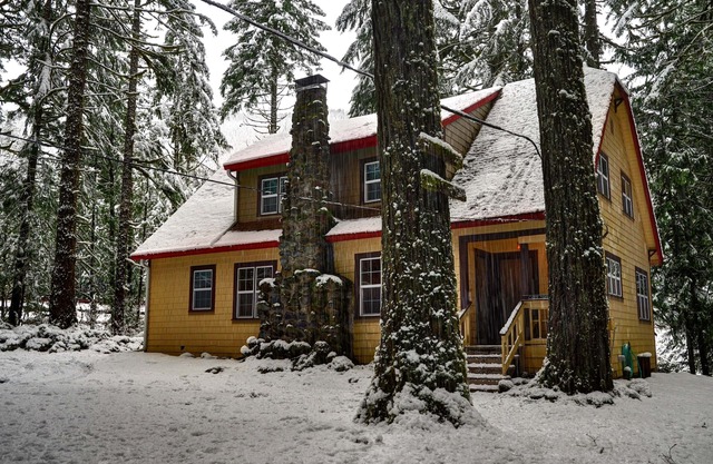 Stay before 9/22 get the 3RD night FREE! Hot Tub, secluded