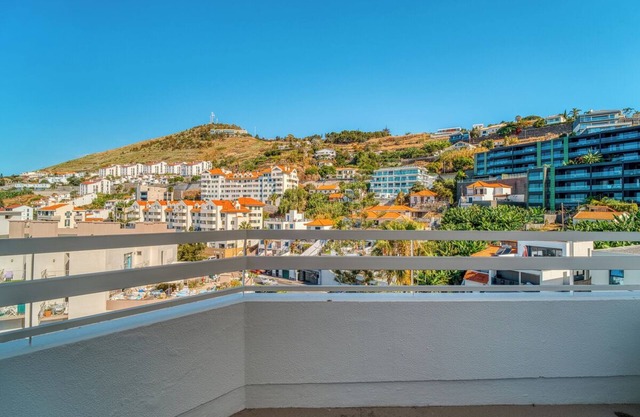 Stay Close to Lido Promenade! Balcony with Sea View, Breakfast, Pool!