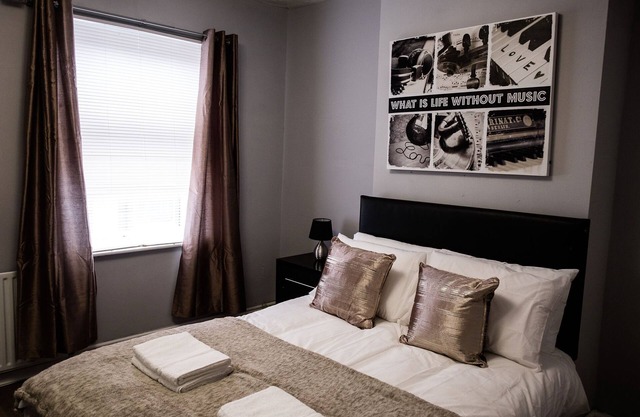 Stay Comfortable- New and stylish holiday home