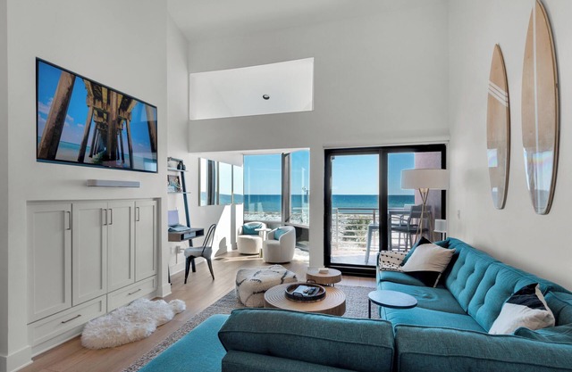 Stay @DEEbeach 🌴 Palm Beach Club #230 | Pool + Peloton + Walk to the Beach