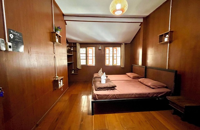 Stay in Style: Cozy AC Room, Tropical Garden & Prime Location.