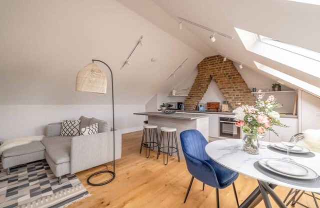 Stay In Style With Castle Views/Prime Spot Windsor