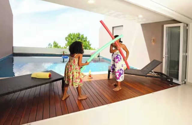 Stay in style with Cliffhanger Villa w/own pool