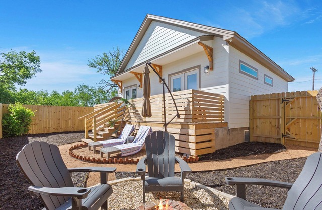 Stay in this Brand-New Luxury Villa! Near Baylor University and Silos!