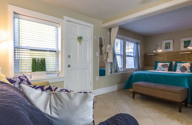 Stay just steps to the Beach and Bay on Famous Pass-a-Grille Beach, Fl.