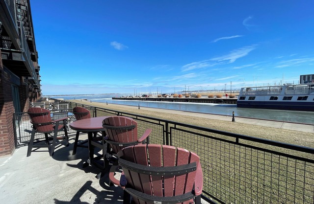 Stay On The Water! Spectacular View Cedar Point! Downtown Walk to Ferry Restaurants Bars