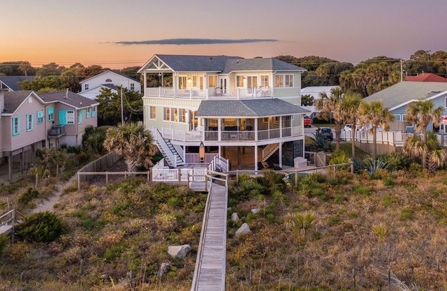 Stay @ Sea Salt! Heated Oceanfront Pool!