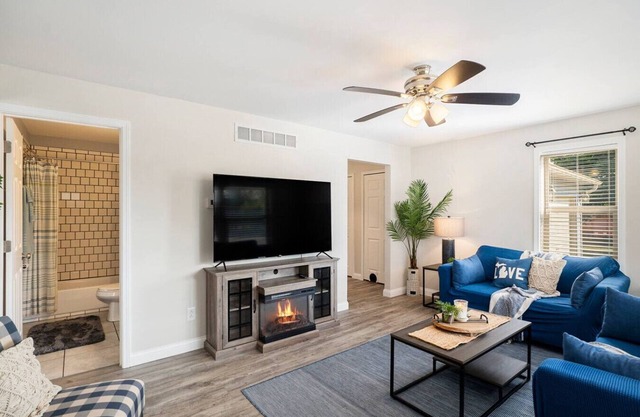 Stayin’ & Playin’ Cottage/Pet Friendly