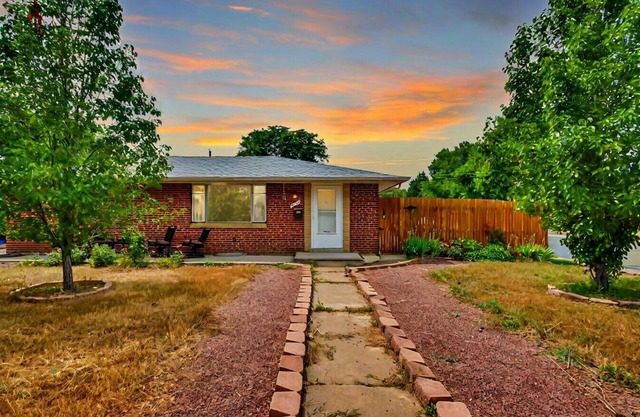 Staying for a Month or More? Check out this Home!