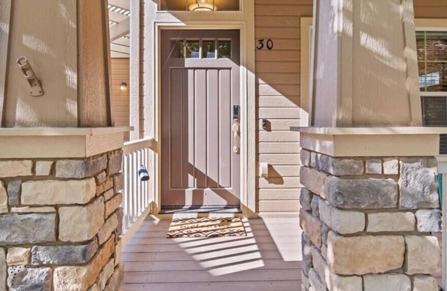 #StayInMyDistrict Spacious Downtown Eagle Home