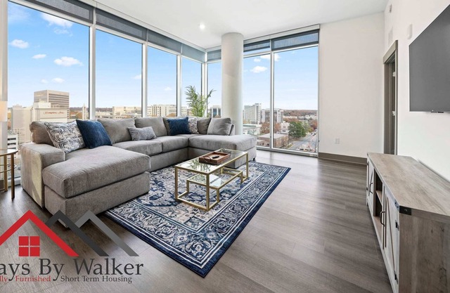 StaysByWalker 2BR Lux Uptown | 1G WIFI/King Beds