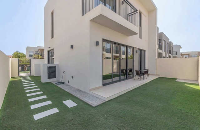 StayShort - Arabian Ranches Villa sleeps 8 in a Great Location